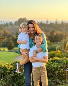 Fernanda Machado Instagram - Coração cheio de gratidão nesse dia de ação de graças! Temos muito o que agradecer… ♥️🙌🏻♥️🙌🏻♥️ Infinitamente grata por todos que fazem parte da minha vida, família, amigos. Happy thanksgiving to everyone! 🍂🍁🦃