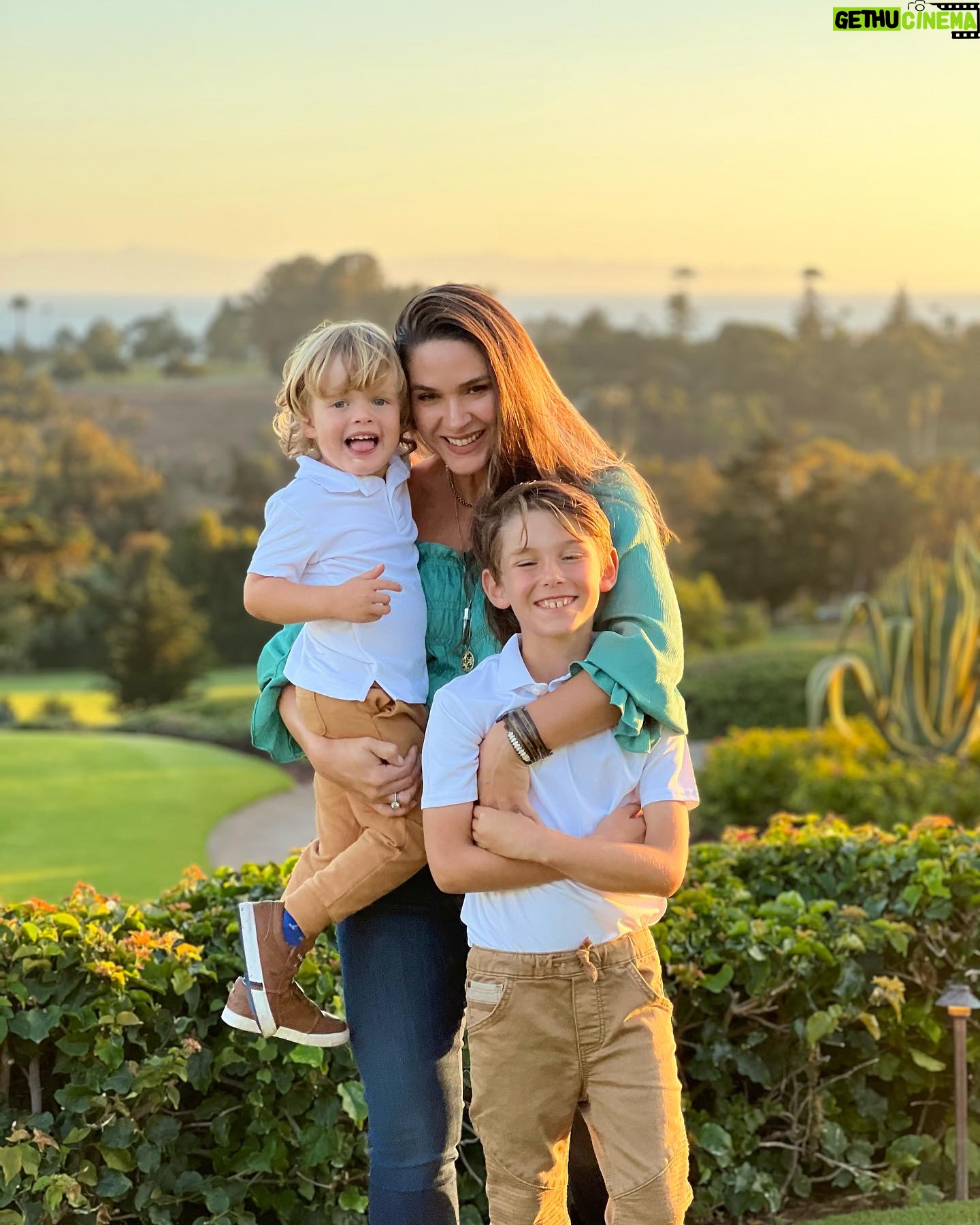 Fernanda Machado - 14.5K Likes - Coração cheio de gratidão nesse dia de ação de graças! Temos muito o que agradecer…
♥️🙌🏻♥️🙌🏻♥️
Infinitamente grata por todos que fazem parte da minha vida, família, amigos.
Happy thanksgiving to everyone! 🍂🍁🦃