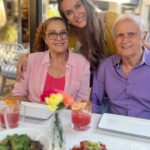 Fernanda Machado Instagram - Curtindo muito os últimos dias com mami e papi aqui! Sou tão feliz com eles pertinho de mim, o coração já tá ficando apertado. Eles me ajudaram tanto nessa viagem, trabalhamos tanto juntos, tô tentando fazer eles relaxarem bastante nesses últimos dias. Gratidão infinita de ter eles comigo! #curtindomuitocomeles #mamiepapi #meusamores #omaioramordomundo #minhafamíliameutudo #gratidao
