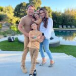 Fernanda Machado Instagram – Feliz ano novo… Adeus ano velho…

2023 foi lindo, com muito, muito o que agradecer, foi um ano cheio de ensinamentos e aprendizados.

Muito obrigada a todos que fizeram parte da nossa vida nesse ano, amamos cada um de vocês. ✨✨✨

E que 2024 seja um ano com muitos mais momentos juntos, com muita luz, saúde, paz e amor pra todos nós! 

#happynewyear #welcome2024 #byebye2023 #bemvindo2023
#gratidão #tchau2023 #vem2024 #felizanonovo #feliz2024