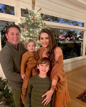 Fernanda Machado Instagram - Feliz natal pra todos!!! 🎄✨

E a noite de natal foi recheada de muito amor, diversão e cantoria! ♥️ 

#natallindo #feliznatal #minhafamiliameutudo 
#merryxmas #lovelyxmaseve 
 #natal2022 #xmas2022