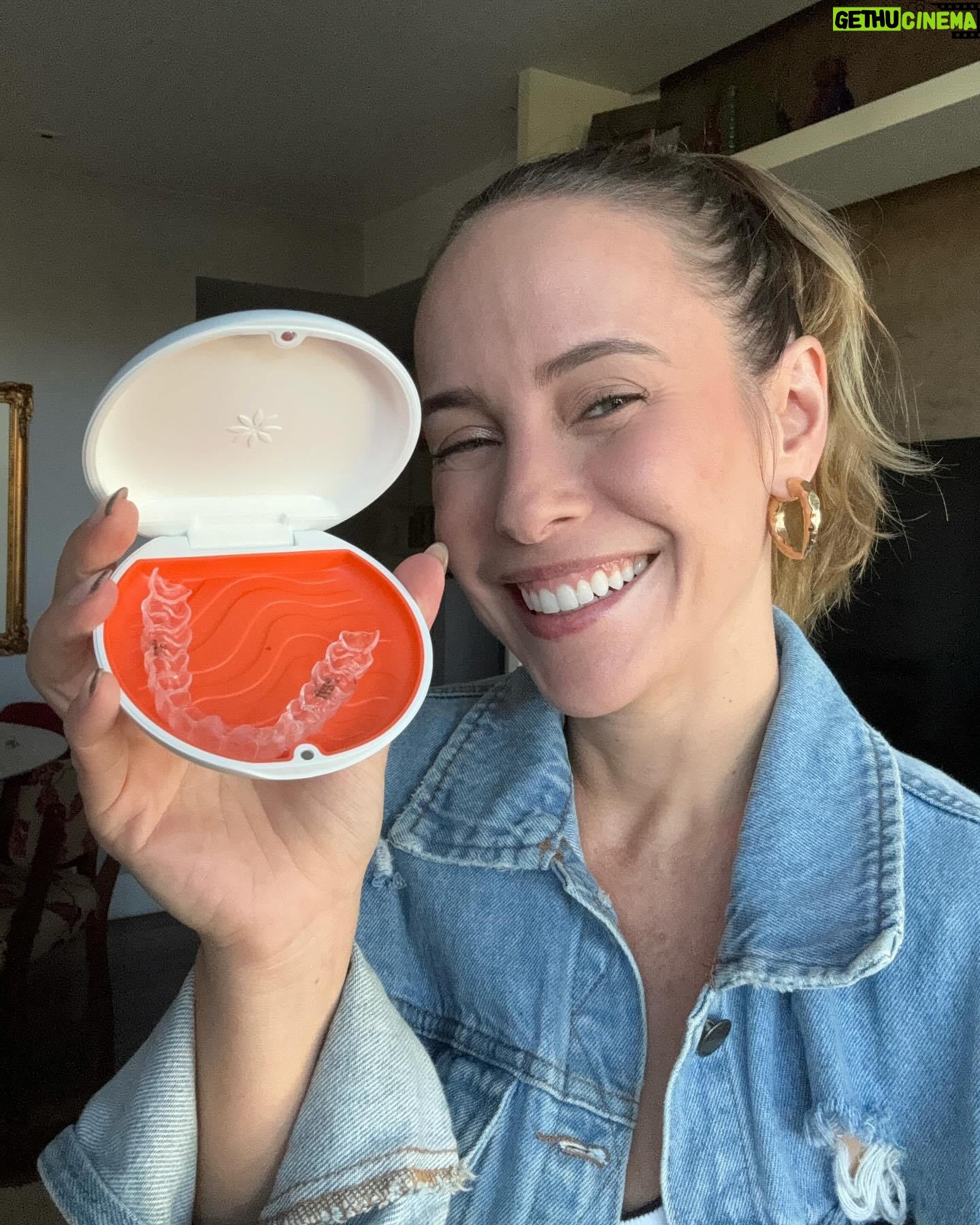 Fernanda Nobre Instagram - Acabou meu tratamento com @invisalignbrasil Durante um ano fui muito bem cuidada pelo Dr. @wagneralviano e acompanhada por essas plaquinhas que agora só vou usar como contenção para dormir. Valeu cada segundo! #invisaling