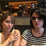 Fernanda Nobre Instagram - Sonhei com ela a noite toda. Impressionante como ela me transformou em tão pouco tempo. Já tinha acontecido antes mesmo de ficarmos próximas, eu era leitora dela, e acompanhava atenta seus movimentos. Sou outra a partir dela, me abriu muitas portas invisíveis. Saudade dela, do que vivemos e do que não tive tempo de viver. #FernandaYoung