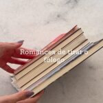 Fernanda Nobre Instagram – Peguei aqui na estante romances aleatórios que amei 💛