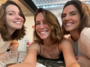 Fernanda Nobre Instagram - E não é que estamos com o mesmo cabelo? 😎 
@nathaliadill @rafaelamandelli