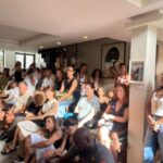 Fernanda Nobre Instagram – Foi um fim de semana intenso. 
Junto com Manu Zappa organizei a Roda de Mulheres no @prosanacozinha. Foram duas mesas de bate papo com mulheres que admiro para refletirmos sobre o dia Internacional da mulher. 
Se tem uma coisa que acredito é a troca e escuta entre mulheres. Afetar e ser afetada. Os temas das mesas eram: o que significa a Prisão pela Beleza e a Relação do Tempo para nós mulheres. 

Foi muito potente, ainda estou reverberando com tudo que foi discutido ali. 

Obrigada cada uma que estava com a gente. Nosso casting estava muito chique! 
 
Vamos fazer mais! 💛
