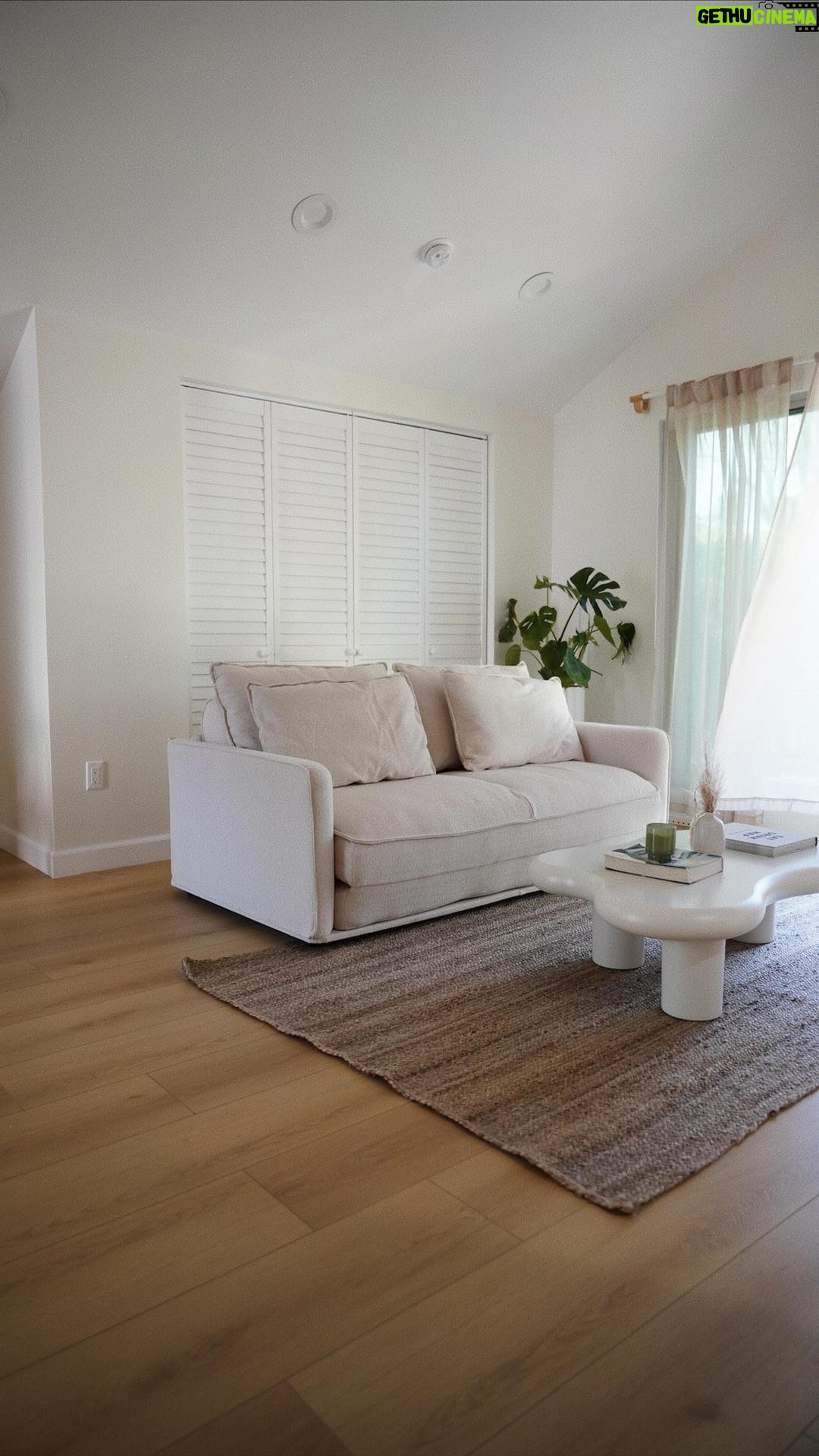 Fernanda Romero Instagram - We wanted something special for this guesthouse, and we found that @koala.usa has the coolest, most chic sofa available. Not only is it easy to assemble, but it’s also comfortable for just chilling. Perfect for hosting guests as well. Así que ya saben, amigos, ¡ya tienen su sofá cama listo para cuando vengan a visitarnos 🤗🫶🏽 - - - - - - - - Some good hashtags for sofa and decor on social media could be: #HomeDecor #InteriorDesign #LivingRoomInspo #HomeStyling #koalasofabed #HomeInteriors #CozyHome #DecorInspiration #SofaLove #koaasofabed #HomeSweetHome