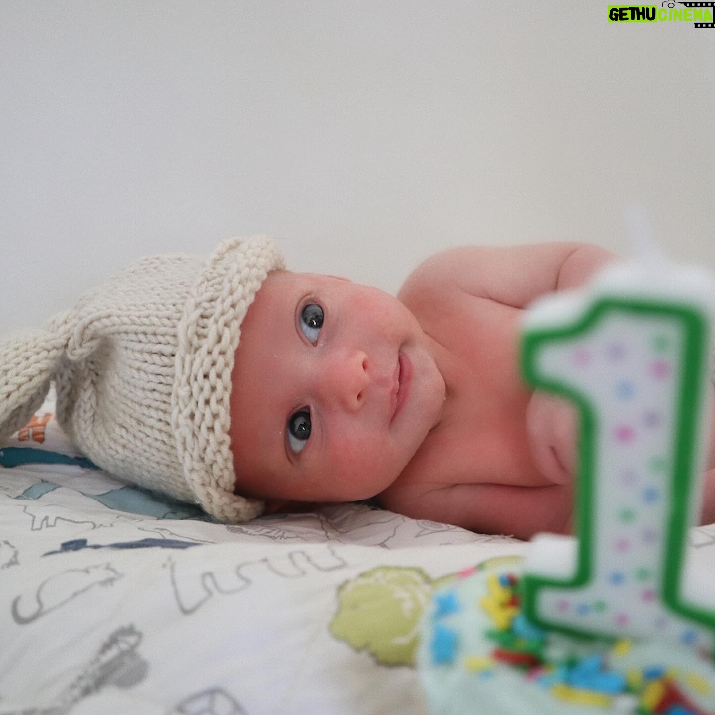 Fernanda Romero - 5.4K Likes - My sweet little boy 🩵🎂
Feliz mes gordito se me fue muy rápido entre que yo me tenía que recuperar y ajustarme se me fue demasiado rápido y ya tienes un mes 🥹. Recordatorio de aunque a veces por más difícil sea y nos quejemos hay que disfrutar esos momentos.
Te amamos mucho y estás creciendo muy rápido ☺️ 🍼 como me gustaría parar el tiempo.