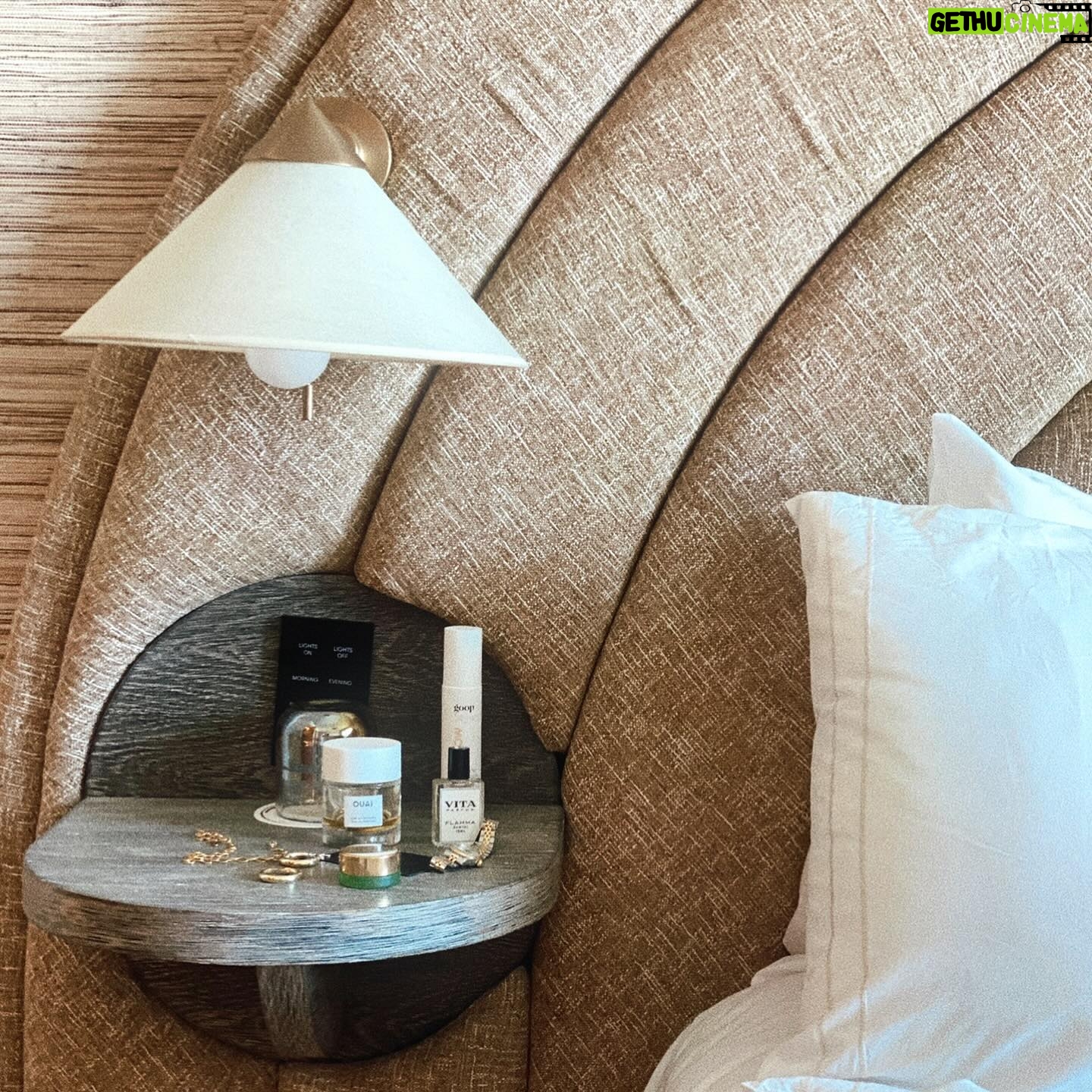 Fernanda Romero Instagram - Et il s’appelle aussi Vita Parfum. 🫶🏽 Always by your bedside because smelling and feeling clean is one of my biggest things that I enjoy ✔️ El oler rico hasta cuando sudo me encanta. No hay nada mejor que oler delicioso… por eso me encantan los perfumes en aceites por que duran más y salen todavía bad cuando uno suda 🫶🏽 - - - - - / - - - - - - NaturalFragrance #EssentialOils #Aromatherapy #Handcrafted #LongLastingScent #PerfumeOil #OrganicPerfume #FragranceLovers #LuxuryScent #EcoFriendly #CrueltyFree #NaturalBeauty #UniqueScents #ArtisanPerfume #fernandaromero #vitaparfum #trendingperfume