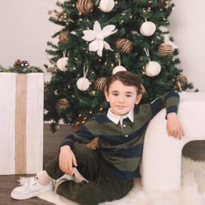 Fernanda Romero Instagram - Cuando pensaste que igual jamás ibas a formar una familia de nuevo 🎄❤️. Y el destino te llena de sorpresas. Cuando te abres al universo y tú corazón está abierto para poder amar de nuevo La magia sucede. Esta Navidad es muy especial para mi. Estamos muy contentos y entusiasmados por la llegada de su nuevo hermanito o hermanita 🐣👶🏼 me siento completa y plena 🙏🏼 Feliz Navidad amigos que sea una linda noche con sus seres queridos. 

📸 by @cocunphotography 
⁣
.⁣
.⁣
.⁣
.⁣
.⁣
#christmas2023 #christmascountdown #christmasdecor #christmasdecorations #christmasgifts #christmaslights #christmasmagic #december #family #familyday #familyfirst #familygoals #familyiseverything #familyisforever #familylife #familylove #familyovereverything #familyphotography #familypic #familytime #gift #holidays #merryxmas🎄 #momlife #santa #santaclaus #xmas #xmasdecorations #xmastime #xmastree