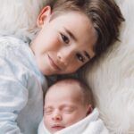 Fernanda Romero Instagram – La palabra ♥️ “Mamá” es fácil de decir, pero no llegamos a valorarla hasta que nos convertimos en una y conocemos el peso que conlleva. A todas las madres, ya sean biológicas, adoptivas o con o sin parejas, las felicito. Son maravillosas y entiendo la dedicación y esfuerzo que ponen día a día. Las admiro mucho. Felicidades en su día, que hoy y siempre seamos valoradas por lo que somos. Estoy agradecida de ser su mamá. Gracias a estas dos almitas  que me eligieron como mamá, amo vivir la vida juntos. Algo que me daba tanto miedo se ha convertido en mi razón de vivir. Los amo y me siento afortunada de estar con ustedes.

📸 by @cocunphotography