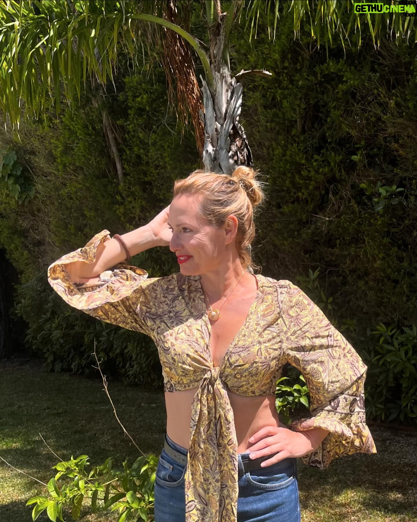 Fernanda Serrano Instagram - Porque hoje é um dia para celebrar… como todos, mas este mais ainda! De volta a casa e a trazer o sol comigo! Amanhã mostro como foram estes dias maravilhosos num país que não conhecia e já me deixou saudades! A repetir… ficou tanto por conhecer! Agora, é tempo de beijar os meus outros amores! Feliz feriado a todos #familia