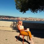 Fernanda Serrano Instagram - Encontrei estas imagens tiradas numa reportagem feita a propósito dos muitos lugares bonitos aqui da margem sul, na zona do concelho onde vivo, Almada! Até me esqueço do que temos aqui de tão bonito e nunca visitamos! Apenas lindo! E acreditem que esta é a Melhor e mais bonita vista de Lisboa! @casadacerca @cmalmada #50anosalmadacidade bom sábado a todos
