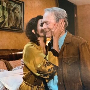 Fernanda Urrejola Instagram - Este momento feliz está de aniversario ❤️ 

Se cumplen dos años de esta MEGA experiencia compartiendo con una leyenda del cine, el gran Clint Eastwood 💪🏽❤️🙌🏽

Hay días que me dan ganas de renunciar a todo… pero luego pienso en este momento y cómo todo llega cuando tiene que llegar. Confiar y seguir adelante❤️

No renuncien a sus sueños 💫

🎬 #CryMacho @crymacho