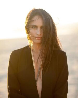 Fernanda Urrejola Instagram - Mood actual: Sol de invierno y playita es todo lo que necesita mi ❤