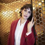 Fernanda Urrejola Instagram - Si ya sabes lo que quieres no te detengas, confía, pásalo bien y ríe harto. No te preocupes si sientes que vas lento. Descansa. No te dejes intimidar por otros, ni por tus propios miedos y sigue adelante. Di la verdad siempre, y no dejes de jugar… ❤️esa es mi filosofía para lograr eso que tanto deseas. Se vienen muy lindos proyectos!😊 Agradecida por el apoyo a nuestra película @lavacamovie! Vayan a verla! 📷 @revista_velvet 👌