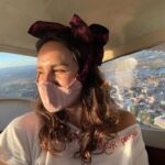 Fernanda Urrejola Instagram - La Vaca, una película grabada en el mágico sur de Chile ❤️🇨🇱 Uno de nuestros sueños era tener como principal locación los hermosos paisajes sureños. Para eso buscamos varios lugares y nos quedamos con Valdivia y sus alrededores. Acá junto a mi querida @franciscalegria volando para encontrar esos bellos paisajes 😊 Vayan a ver LA VACA QUE CANTÓ UNA CANCIÓN HACIA EL FUTURO, está imperdible! Disponible en los mejores cines del país ❤️ @lavacamovie