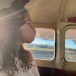 Fernanda Urrejola Instagram - La Vaca, una película grabada en el mágico sur de Chile ❤️🇨🇱 Uno de nuestros sueños era tener como principal locación los hermosos paisajes sureños. Para eso buscamos varios lugares y nos quedamos con Valdivia y sus alrededores. Acá junto a mi querida @franciscalegria volando para encontrar esos bellos paisajes 😊 Vayan a ver LA VACA QUE CANTÓ UNA CANCIÓN HACIA EL FUTURO, está imperdible! Disponible en los mejores cines del país ❤️ @lavacamovie