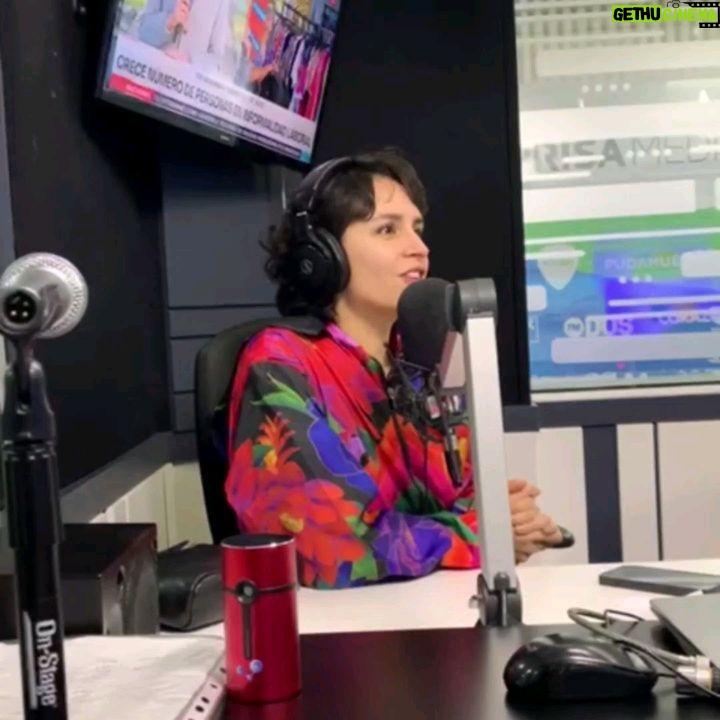 Fernanda Urrejola Instagram - Estamos felices de compartir con tod@s La Vaca que Cantó una Canción hacia el Futuro ❤️ No se pierdan esta tremenda película independiente 🇨🇱 Disfruten del viaje ❤️ Panorama ideal para este fin de semana! Disponible en los mejores cines del país 😉 @lavacamovie @franciscalegria 😊