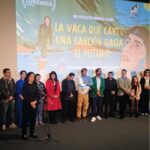 Fernanda Urrejola Instagram - AVANT PREMIERE #LaVacaQueCantoUnaCancionHaciaElFuturo ❤️ Queremos agradecer a tod@s a quienes nos acompañaron en una noche tan importante para nosotras, después de años de trabajo pudimos compartir nuestro proyecto oficialmente acá en Chile 🇨🇱 Felicitaciones especial y reconocimiento a @franciscalegria por su primera película ❤️ Agradecemos a @cinetecanacionalcl por proyectar #LaVaca 😊 Ahora desde este jueves 4 de agosto es el estreno para todo público! Vayan y apoyen el cine independiente chileno que tiene esta historia única y original. Acompañada de un tremendo y talentoso elenco 😍 @lavacamovie #LaVacaQueCantoUnaCancionHaciaElFuturo @woodproducciones @la_leovarela @miamaestro @alfredocastro703 @taglemarcial @enzoferr._ @tatodubo @ana.maria2435 Laura del Río Gracias por tu foto @______viajebeat______ Por tu arte @laorfa Y a tooooodo el equipo detrás (perdónenme por no nombrarles a tod@s)