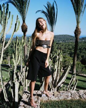 Fiammetta Cicogna Instagram - From @katecatemilano with love🖤 ss24

Pics @viktorvauthier 
Art direction @caterinaravaglia 
Styling @giuliasannaaa_ 
Makeup @cinziatri