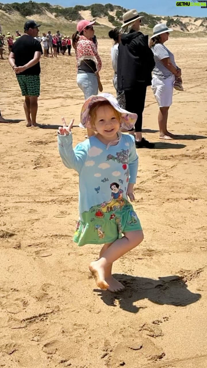 Fifi Box Instagram - I have no idea what pose Daisy was going for - some kind of leg-over-knee-standing-peace sign pose, but she was really committed to nailing it 🤣🤣🩷