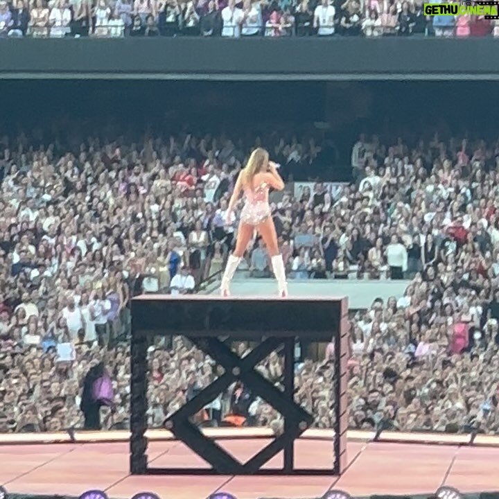 Fifi Box - 22.6K Likes - The most incredible night @taylorswift ππππ One woman captivating 96,000 people at the MCG and I know how lucky I was to get to share this with my girls, a memory theyβll have forever ππ₯°π #taylorswift #erastour