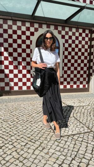 Filipa Areosa Instagram - Hoje o dia foi passado no @freeportlisboafashionoutlet, o sítio mais tranquilo para se ir às compras de marcas premium e onde descobri o meu novo melhor amigo: The BAG, onde cabem as compras e cabe tudo 
#freeportlisboafashionoutlet #spring #thebag