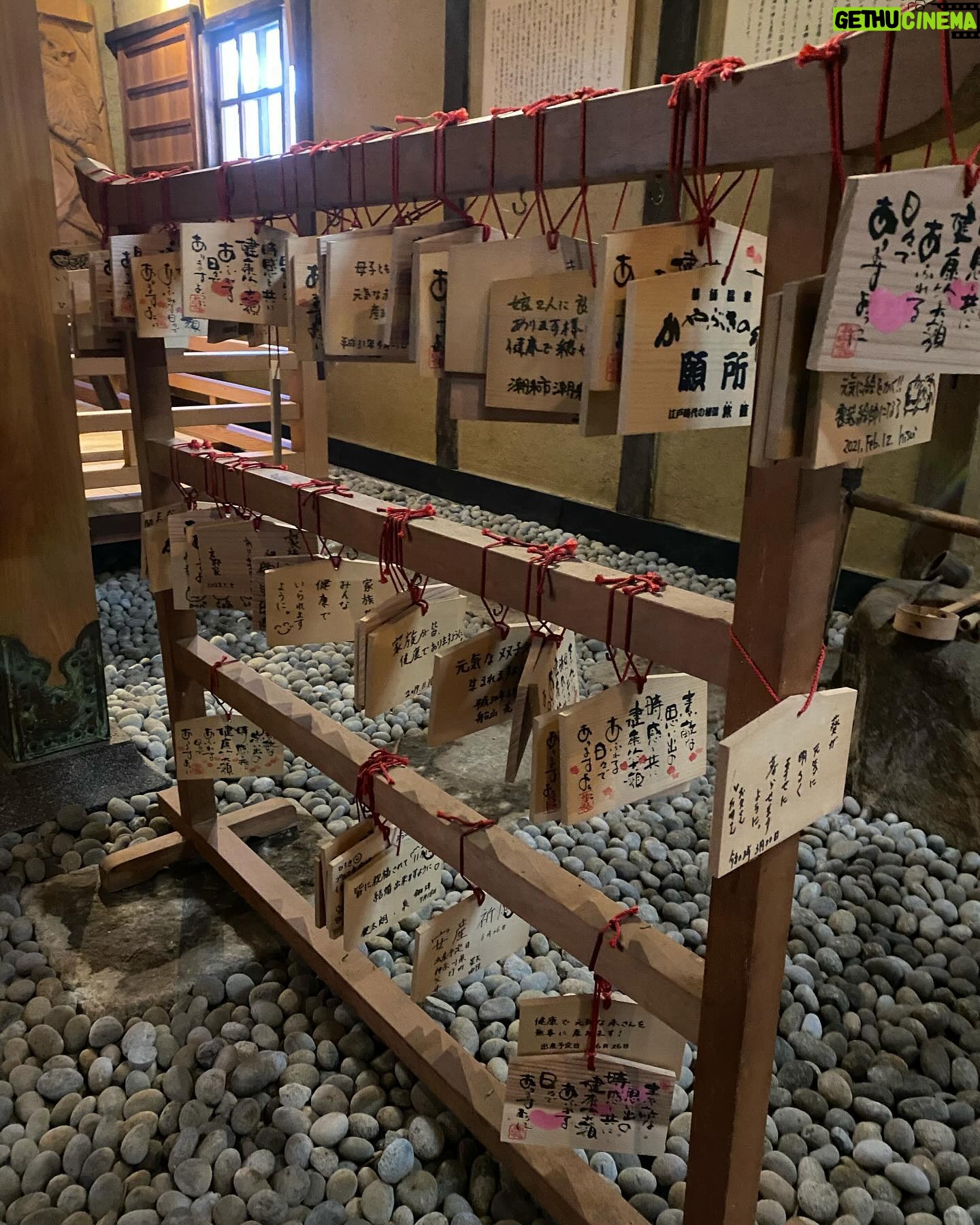 Filipa Areosa Instagram - Tenho muita sorte♥️ Sempre foi o lugar do mundo que eu mais queria visitar. Só não sabia que o iria fazer com o meu companheiro de todas as viagens da vida, pai do nosso Hiro 1/4 Japonês. Talvez se tivesse vindo mais cedo o desfecho não teria sido o mesmo. I’m very lucky♥️ It has always been the place in the world I wanted to visit the most. Just didn’t know I would do it with my lifelong travel companion, the father of our Hiro who is 1/4 Japanese. Perhaps if it had come earlier the outcome wouldn’t have been the same.