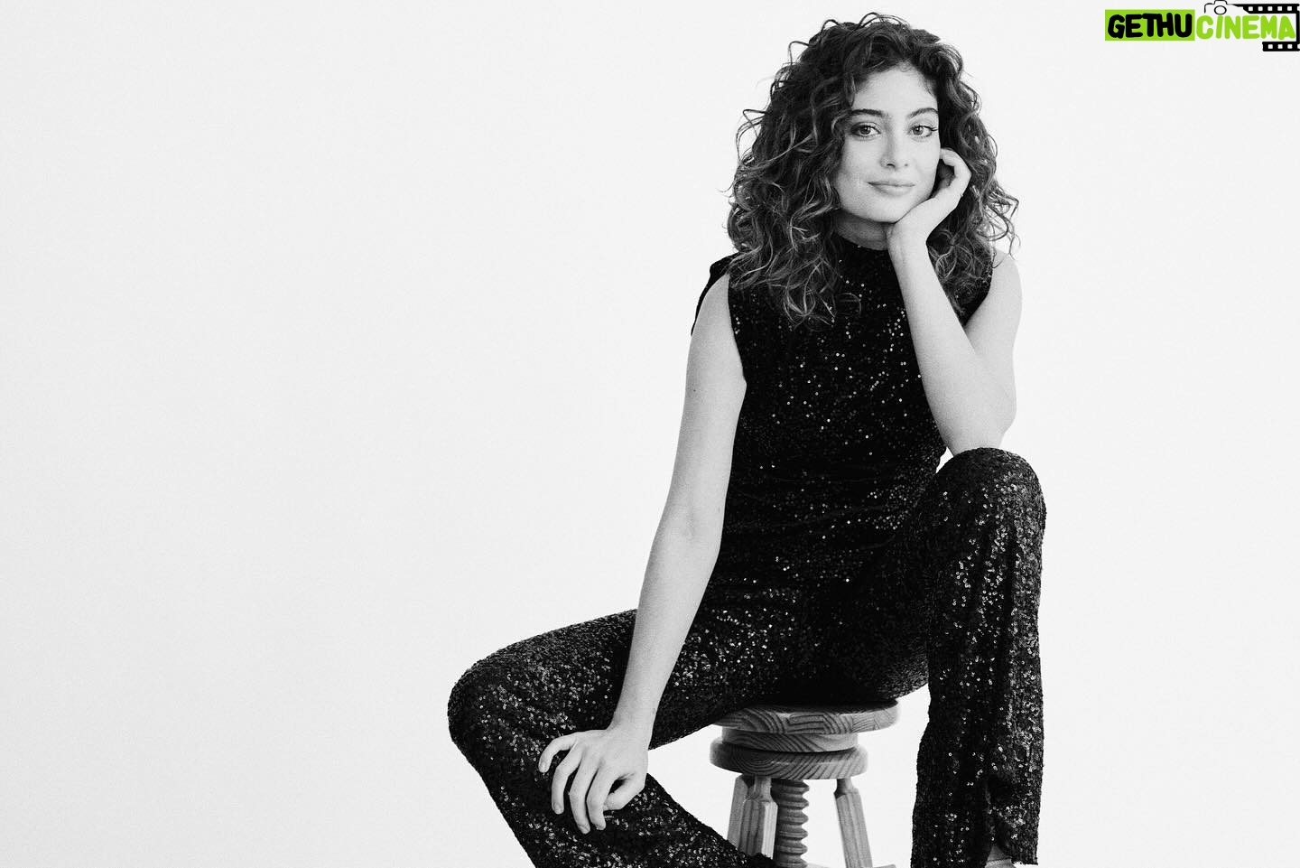 Filipa Nascimento Instagram - Juntei-me à campanha solidária “LOVE CUT”, que vai reunir os melhores profissionais de cabelo, de norte a sul do país, no dia 25 de fevereiro, no salão do @chiadostudio. Neste dia vão poder fazer um corte de cabelo por apenas 10€, com a totalidade do valor a reverter para a @fundacaooseculo. Basta vires de cabelo já lavado! Cut Your Hair, Share Your Love ❤️ #campanhasolidaria #lovecut #cutyourhairshareyourlove #chiadostudio Foto Frederico Martins @frederico__martins Assistente foto Pedro Sá @p.g.sa Cabelos Cláudio Pacheco @claudiopachecohairstylist Com equipa Chiado Studio Daniel Pereira @daniel_santarem23 Soraia Tome @soraiartome, Andreia Santos @andreiafss11 Styling Larissa Marinho @larissamrsa Assistente de Styling Giulianna Mancuso @gflmancuso Make up Elodie Fiuza @elodiefiuza e Lea louro @leamaguilouro Vídeo Antonio Medeiros @medeiros_antonio_