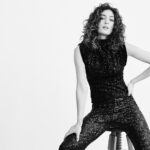 Filipa Nascimento Instagram - Juntei-me à campanha solidária “LOVE CUT”, que vai reunir os melhores profissionais de cabelo, de norte a sul do país, no dia 25 de fevereiro, no salão do @chiadostudio. Neste dia vão poder fazer um corte de cabelo por apenas 10€, com a totalidade do valor a reverter para a @fundacaooseculo. Basta vires de cabelo já lavado! Cut Your Hair, Share Your Love ❤️ #campanhasolidaria #lovecut #cutyourhairshareyourlove #chiadostudio Foto Frederico Martins @frederico__martins Assistente foto Pedro Sá @p.g.sa Cabelos Cláudio Pacheco @claudiopachecohairstylist Com equipa Chiado Studio Daniel Pereira @daniel_santarem23 Soraia Tome @soraiartome, Andreia Santos @andreiafss11 Styling Larissa Marinho @larissamrsa Assistente de Styling Giulianna Mancuso @gflmancuso Make up Elodie Fiuza @elodiefiuza e Lea louro @leamaguilouro Vídeo Antonio Medeiros @medeiros_antonio_