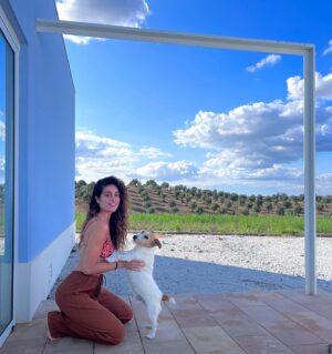 Filipa Nascimento Instagram - Nos últimos dias conseguimos respirar e desacelerar, num lugar lindo onde somos todos bem-vindos 🤍🐶