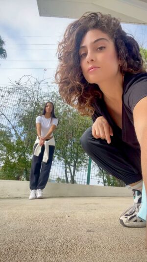 Filipa Nascimento Instagram - Estreámo-nos, juntas, na ficção nacional na @sicoficial em 2018.
Hoje,5 anos depois, voltamos a estar juntas como dupla no mesmo projecto, mas desta vez não seremos melhores amigas… o que acham que seremos? 🤭
E quem se lembra das nossas personagens de Vidas opostas?😅