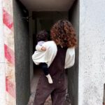 Filipa Nascimento Instagram - A tirar as medidas para ver se a árvore de Natal ainda passa esta porta a tempo! Se tudo correr bem, este ano o Natal vai ter um sabor diferente 🏡🎄