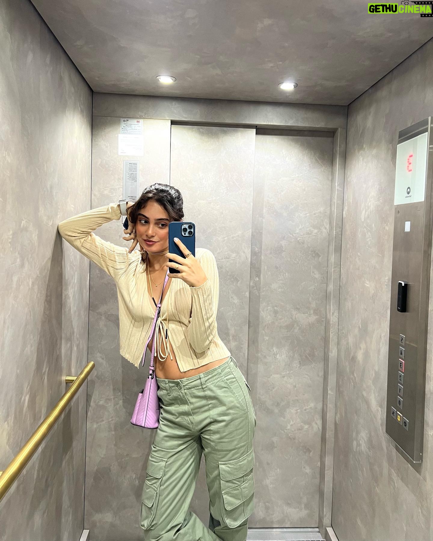 Filipa Nascimento Instagram - Dias incríveis no Porto, num também muito incrível hotel onde o meu primeiro filho teve uma estadia de rei 🐶👑 Por mais hotéis pet friendly em Portugal se faz favor!!
