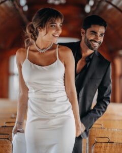 Filipa Nascimento Instagram - Dois anos de casada com o homem mais bonito do planeta que por acaso também é o melhor pai do mundo! 🤍 Há pessoas com sorte 😏
