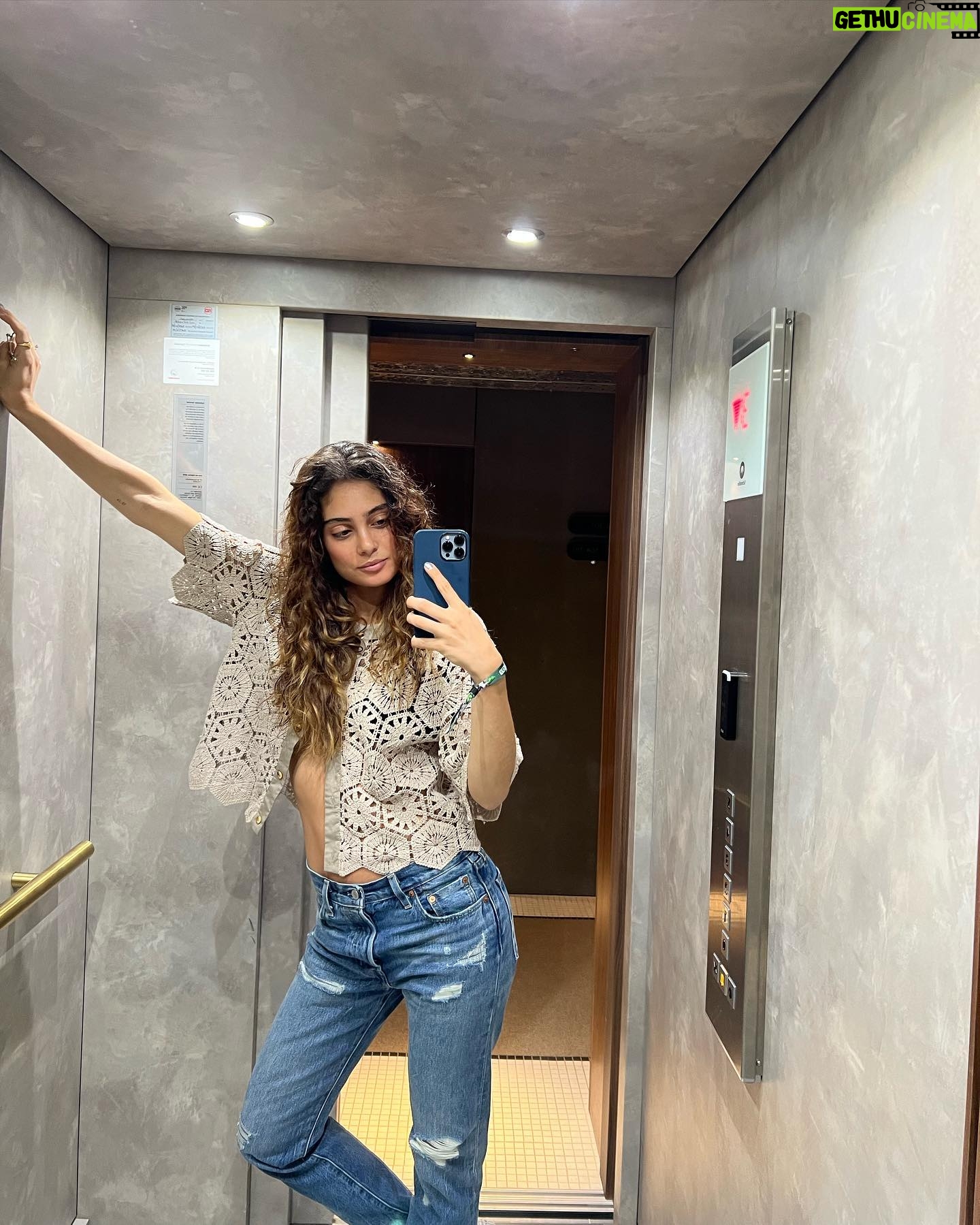 Filipa Nascimento Instagram - Dias incríveis no Porto, num também muito incrível hotel onde o meu primeiro filho teve uma estadia de rei 🐶👑 Por mais hotéis pet friendly em Portugal se faz favor!!