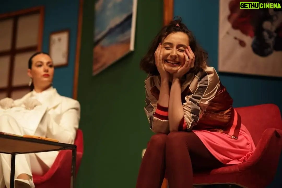 Filiz Ahmet Instagram - 17.05.2023 - 20:00h "Tik-Tak" Yöneten: Sinişa Evtimov Sahne Tasarım : İlina Angelovska Kostüm Tasarım: Aleksandar Noşpal Oynayanlar: Selpin Kerim Osman Ali Nesrin Tair Filiz Ahmet Neat Ali Ebru Musli Burhanettin İbrahim Bilet rezervasyonunuzu, Facebook sayfamızdan ya da 070 789 576 numarasını arayarak yapabilirsiniz ---------------------------------------- 17.05.2023 - 20:00h „Тик-так“ Режија : Синиша Евтимов Сценографија: Илина Ангеловска, Kостимографија: Александар Ношпал. Улогите ги толкуваат: Селпин Керим Осман Али Несрин Таир Филиз Ахмет Неат Али Ебру Мусли Бурханедин Ибрахим Билети може да резервирате на нашата Facebook страна или на бројот 070 789 576 Machina Production Skopje