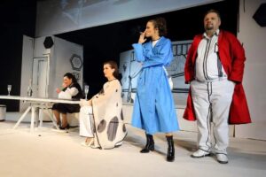 Filiz Ahmet Instagram - Bella Figura Yazar-Yasmina Reza Yönetmen-İrena Sterijovska @sterijovska Oyuncular Ziba Radonçiç @zibaradoncik Slagana Vuyoşevik @slaganavujosevik Cenap Samet @cenap.samet Selpin Kerim @selpinkerim Filiz Ahmet