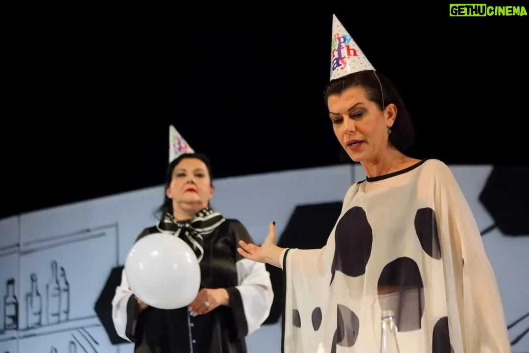 Filiz Ahmet Instagram - Bella Figura Yazar-Yasmina Reza Yönetmen-İrena Sterijovska @sterijovska Oyuncular Ziba Radonçiç @zibaradoncik Slagana Vuyoşevik @slaganavujosevik Cenap Samet @cenap.samet Selpin Kerim @selpinkerim Filiz Ahmet