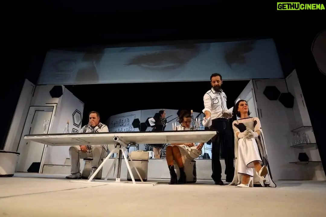 Filiz Ahmet Instagram - Bella Figura Yazar-Yasmina Reza Yönetmen-İrena Sterijovska @sterijovska Oyuncular Ziba Radonçiç @zibaradoncik Slagana Vuyoşevik @slaganavujosevik Cenap Samet @cenap.samet Selpin Kerim @selpinkerim Filiz Ahmet