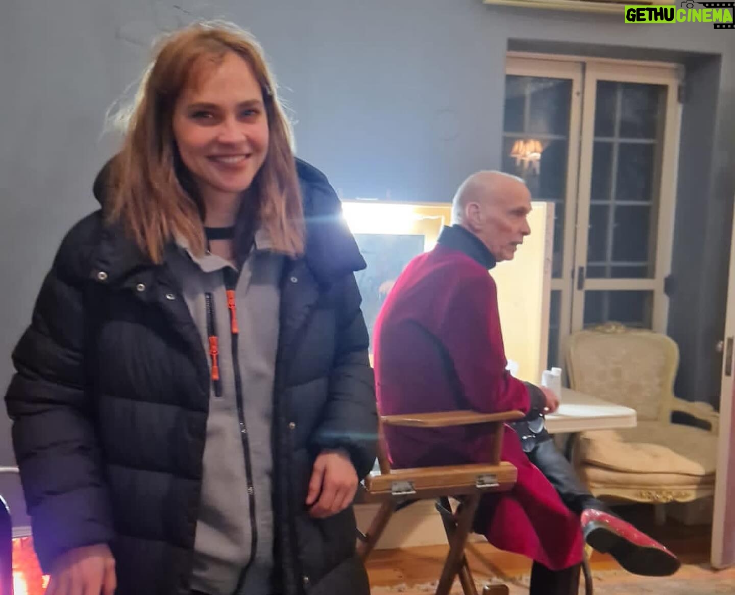 Fiona Dourif - 27.4K Likes - Please take a picture?? John Waters is RIGHT THERE