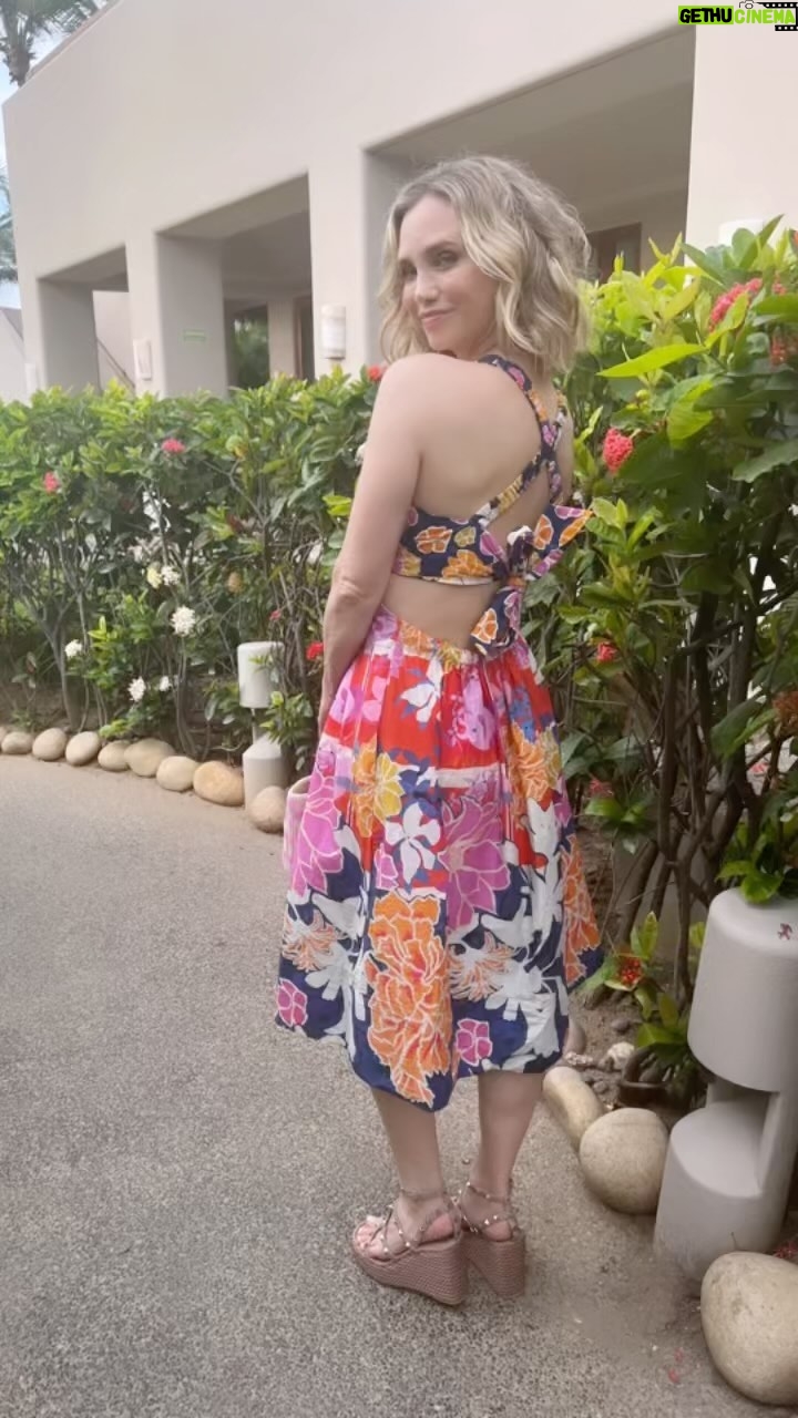 Fiona Gubelmann Instagram - Another fantastic night with @thebestalexweed at @fspuntamita Delicious #plantbased dinner by chef @lesliedurso π©βπ³ Thrilled that @fourseasons is making such a wonderful effort to provide extensive delicious varieties of vegan and vegetarian meals at their hotels!! Makes travel so enjoyable and easy β€οΈ π @anthropologie π @maisonvalentino π @sensistudio (highly recommend this amazing company. Their bags are gorgeous and support women!!!!) @agcare1989 is keeping my hair π in this humidity and @supergoop for protecting my skin π₯° β’ β’ β’ #fionagubelmann #travel #vacation #anniversary #beach #actress #morganreznick #thegooddoctor #mexico #fspuntamita