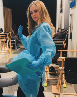 Fiona Gubelmann Instagram - From my first day on set to now my last. The journey has been life changing. I’ve loved every minute of it. Thank you to everyone involved in The Good Doctor for everything 🩷 

Photos
1. First day on set
2. First episode script
3. First time in scrubs
4. Audition breakdown 
5. Beautiful tree I saw on my walk towards the audition 

@thegooddoctorabc #thegooddoctor #parnick