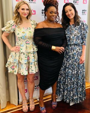 Fiona Gubelmann Instagram - Such a fantastic time on our panel today. Thank you @atxfestival for having us!! 
•
Amazing hair and makeup💄@nikkisketch 
Dress @estilo_austin 
Earrings @sarahojewelry 
Necklace and bracelet @minichiellojewellers 
@thegooddoctorabc #thegooddoctor #parnick
