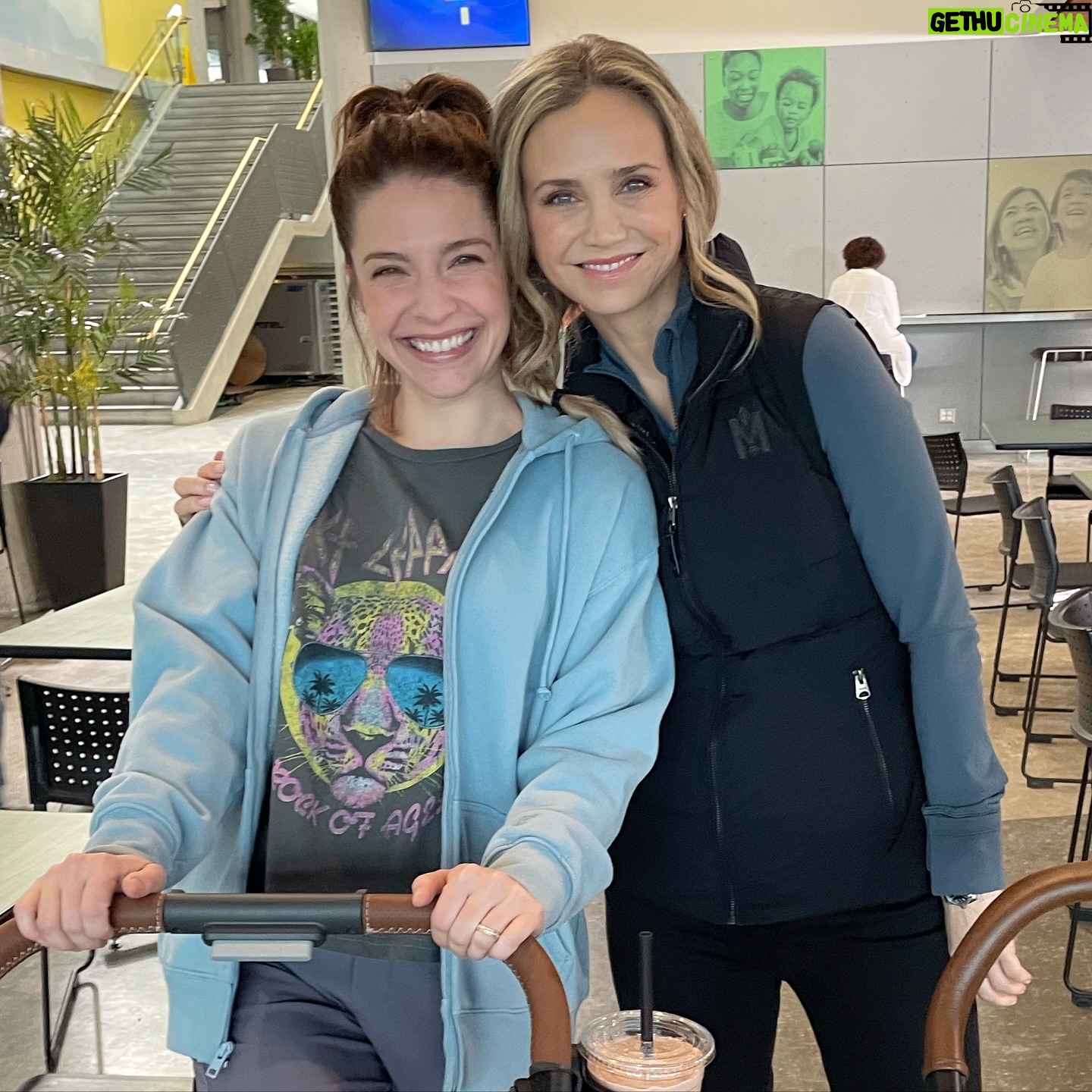 Fiona Gubelmann - 26.8K Likes - @paigespara is the cutest 🥰
season 7 of @thegooddoctorabc coming soon
#thegooddoctor #bts #setlife #parnick