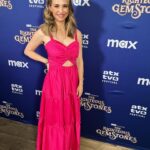 Fiona Gubelmann Instagram – Had the most wonderful of evening last night seeing old friends at the @atxfestival. 
•
Was very excited to find this amazing dress & earrings at my favorite shop in Austin @estilo_austin (thank you @thechristycarlsonromano for helping me find this treasure of a store!)
•
👗 @estilo_austin 
💎 @minichiellojewellers 
#atx @atxfestival #austintvfestival #austin #austintexas