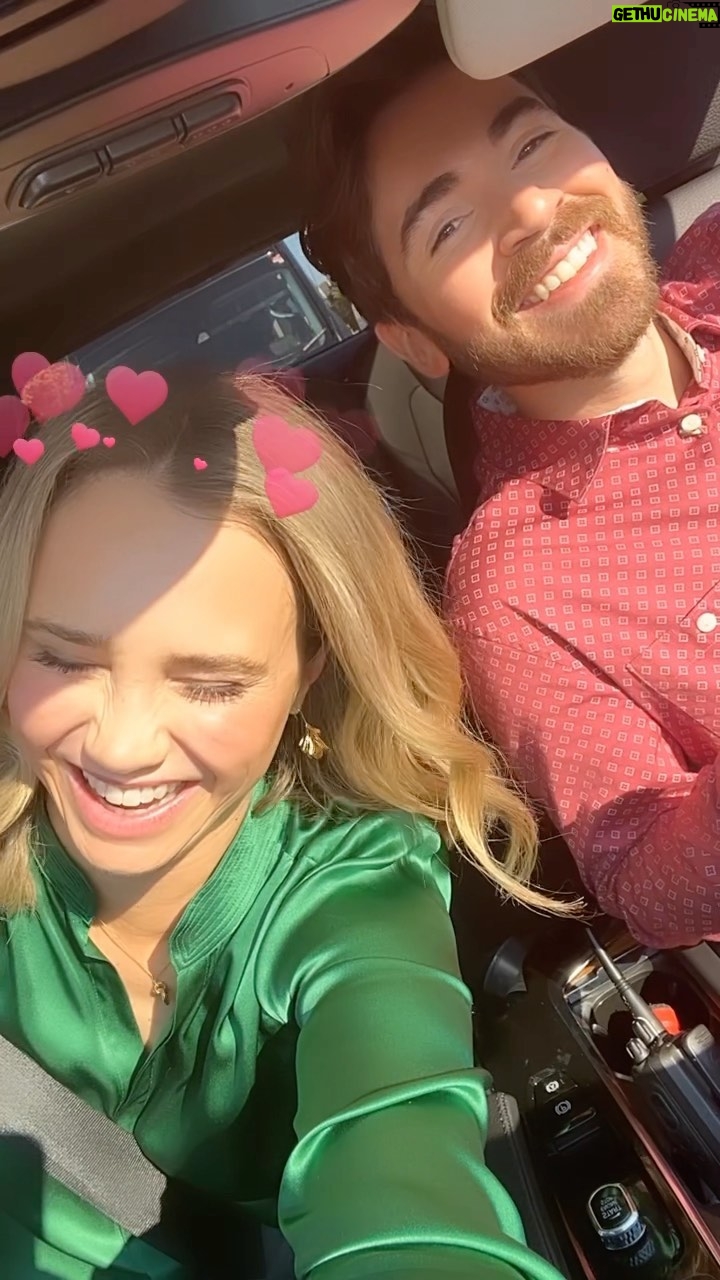 Fiona Gubelmann Instagram - On the road again π with @noahegalvin & @shorez Also, If you missed The Good Doctor Premiere on Monday night, you can stream it on Hulu now!!!! @TheGoodDoctorABC @Hulu #TheGoodDoctor @abcpublicity @abcnetwork @sptv