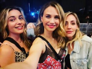 Fiona Gubelmann Instagram - Best ladies night with @rheawarryn @zibbyloo @alanis #girlsnight #alanismorissette #thankyou #jaggedlittlepill