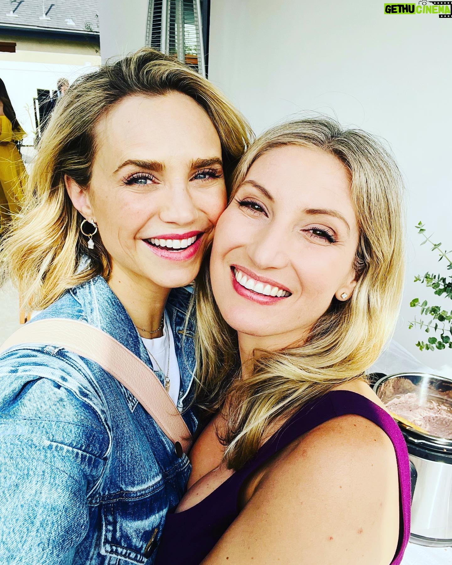 Fiona Gubelmann Instagram - Yesterday was a dream!!! Happy Birthday Leslie 💗 Loved surprising you!!! You’re the most amazing friend and I can’t believe how lucky I am to be loved by you.